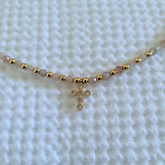 La Meno Sunstone☀️ Choker Necklace with Tiny Cross✝️ - NWT - Picture 15 of 16